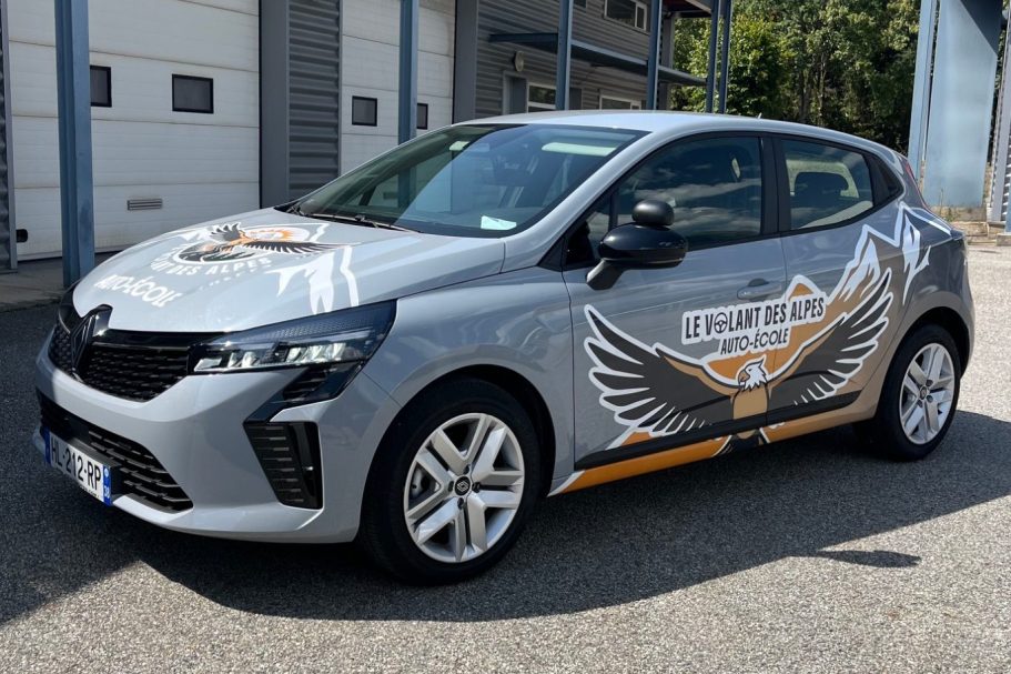 Covering rallye Voiture de course colorée avec des motifs graphiques
